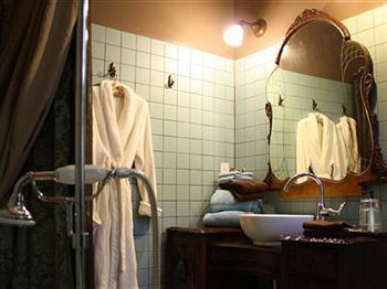 Plum Grove Inn مدينة أيوا المظهر الخارجي الصورة